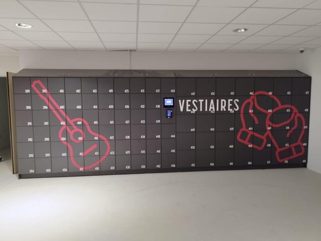 Casiers consignes installés à la LDLC Arena.